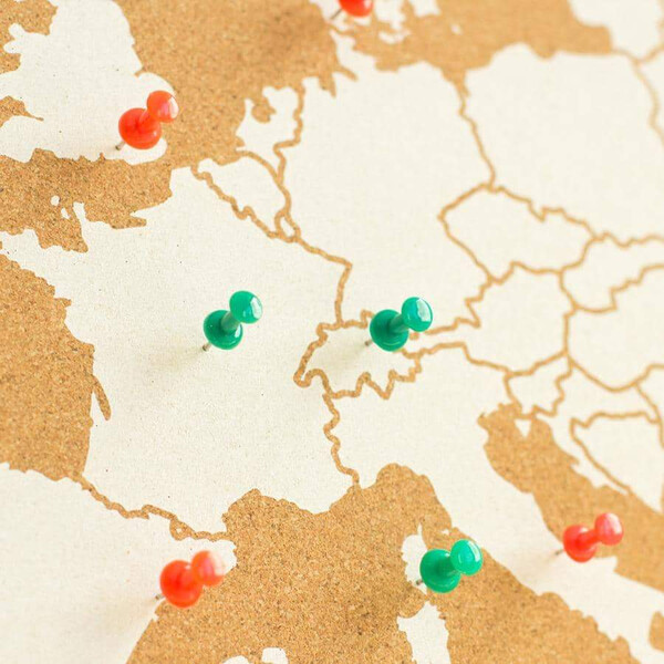 Miss Wood Kontinentkarte Woody Map Europa weiß 90x60cm gerahmt