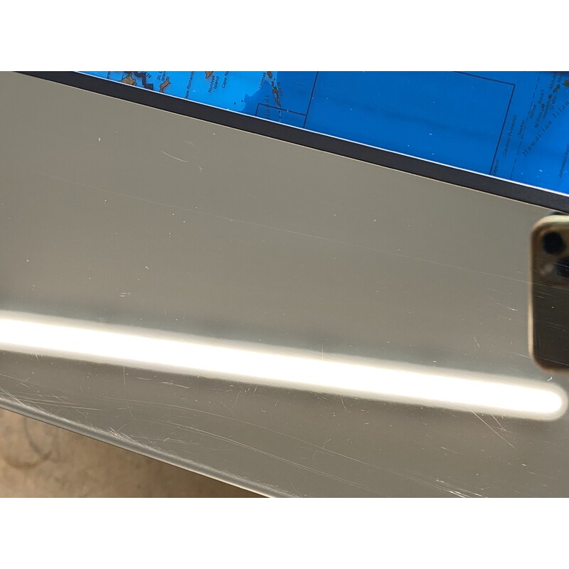 Geochron Original Kilburg in polierter Edelstahlausführung und schwarzen Zierleisten (Normale Gebrauchsspuren)